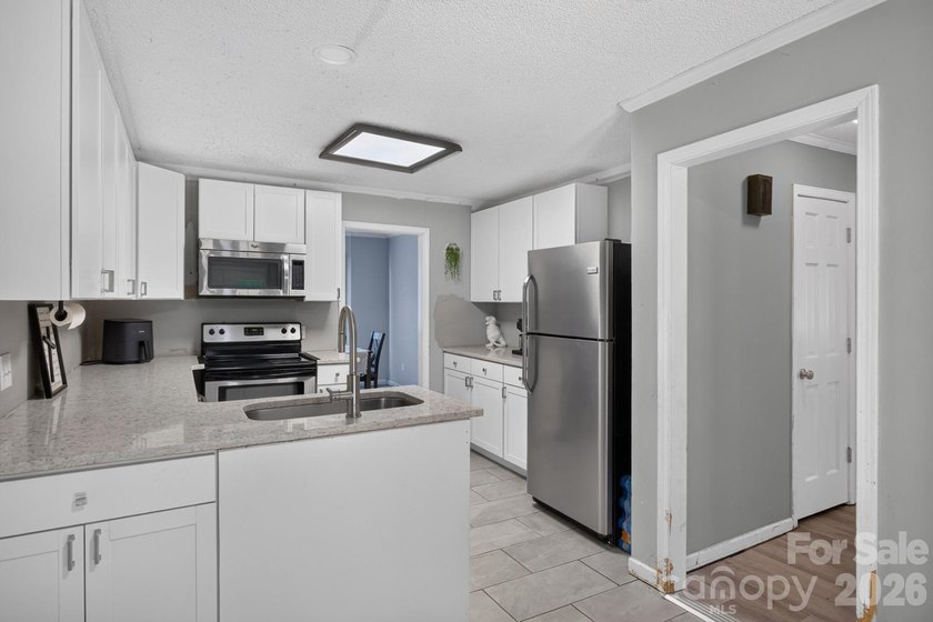 3 Bedrooms 2.5 Baths, 2 Car Garage, Excellent Neighborhood. Dual - photo 5