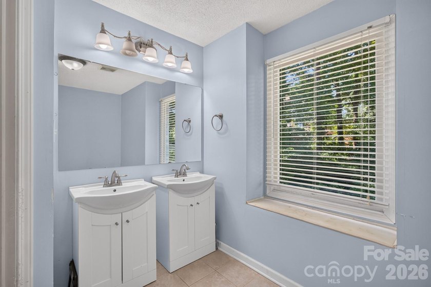 3 Bedrooms 2.5 Baths, 2 Car Garage, Excellent Neighborhood. Dual - photo 10