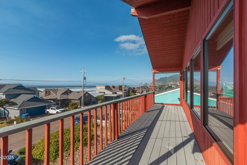 Charming, lovingly maintained Ocean View beach house in much - photo 4