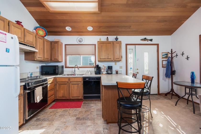 Charming, lovingly maintained Ocean View beach house in much - photo 8