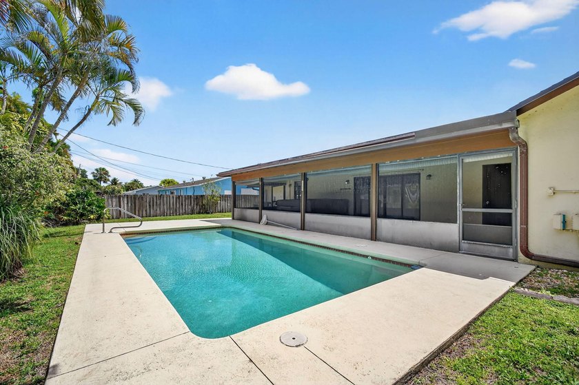 Perfect gathering home! Designed for both entertaining and - photo 5