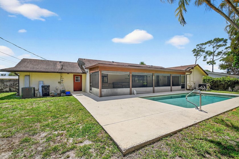 Perfect gathering home! Designed for both entertaining and - photo 6
