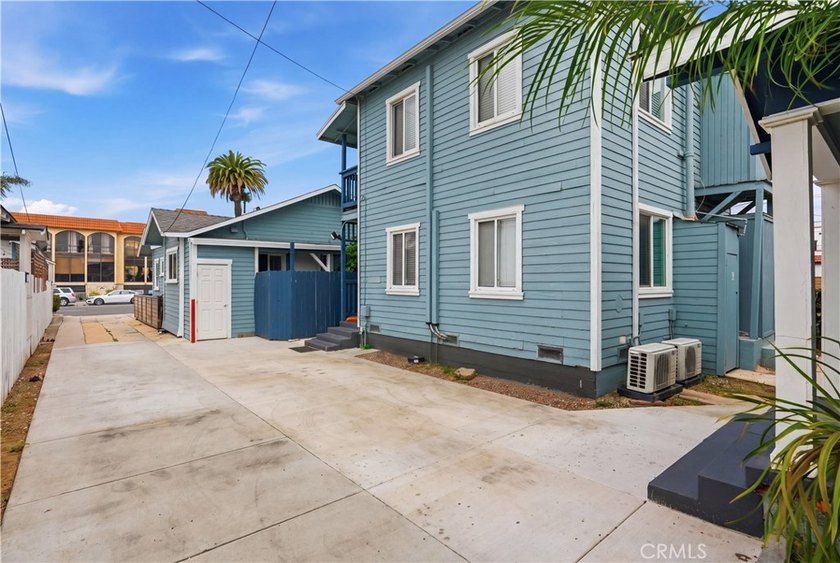 LIVE STEPS FROM THE SAND WHILE 3-UNITS PAY YOUR MORTGAGE! - photo 8
