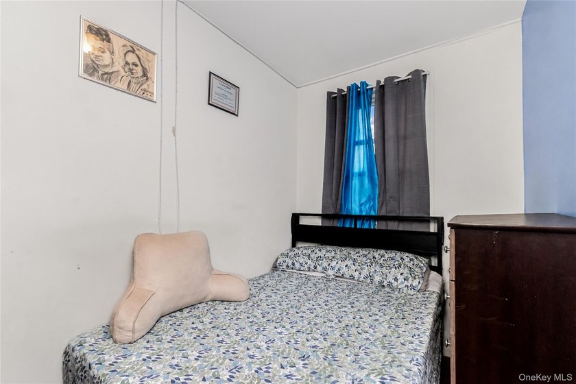 Located in the heart of Pelham Bay, 2810 Harrington Avenue is a - photo 4