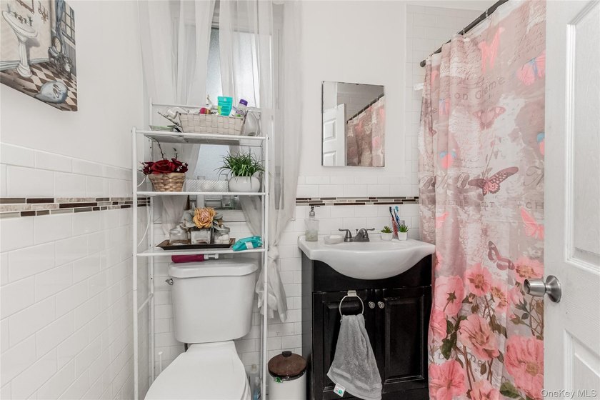 Located in the heart of Pelham Bay, 2810 Harrington Avenue is a - photo 6