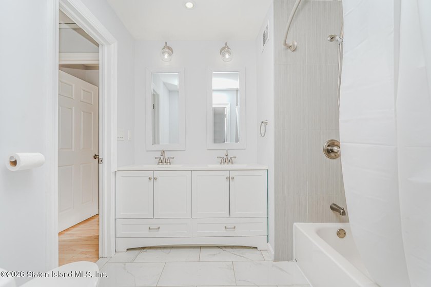 Welcome to The Oaks at Latourette, where comfort and convenience - photo 18