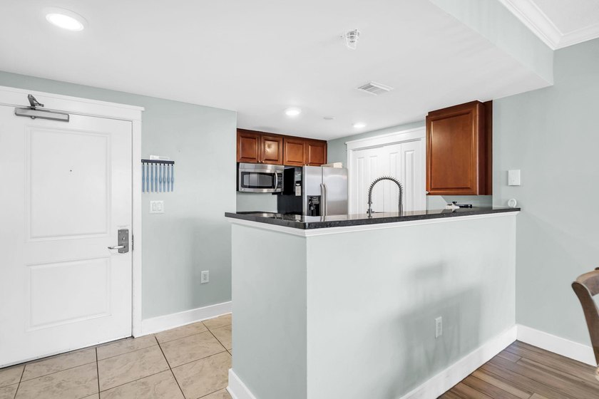 A421 Waterscape- a fantastic spacious 2br/2.5bath super unit - photo 6