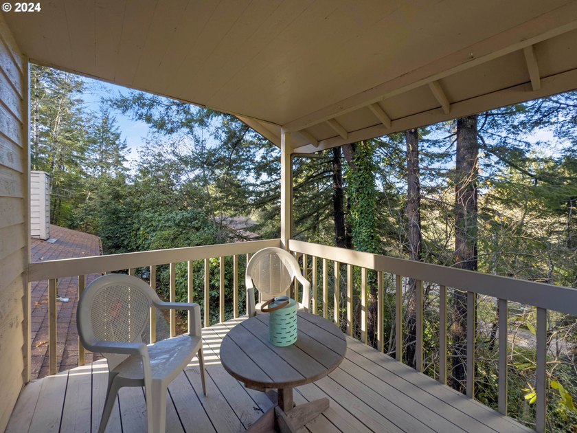 Charming Updated Townhouse in Desirable Harris Heights - Steps - photo 7