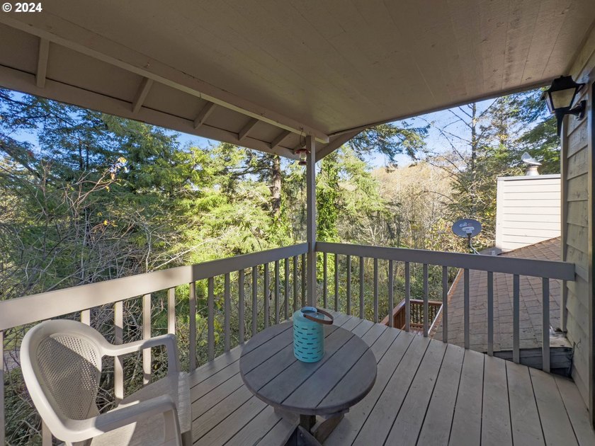 Charming Updated Townhouse in Desirable Harris Heights - Steps - photo 8