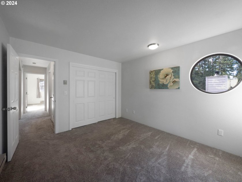 Charming Updated Townhouse in Desirable Harris Heights - Steps - photo 9