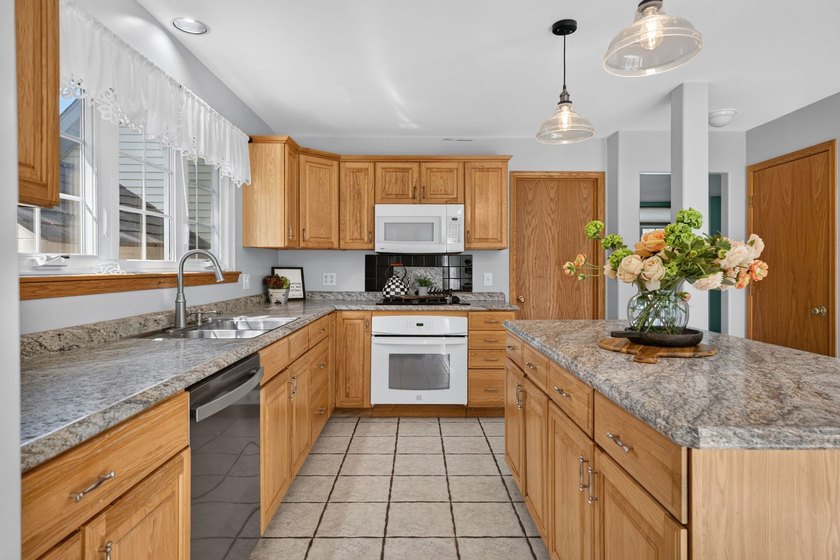 Welcome to this beautiful 4-bedroom, 2.5-bath home - located on - photo 11