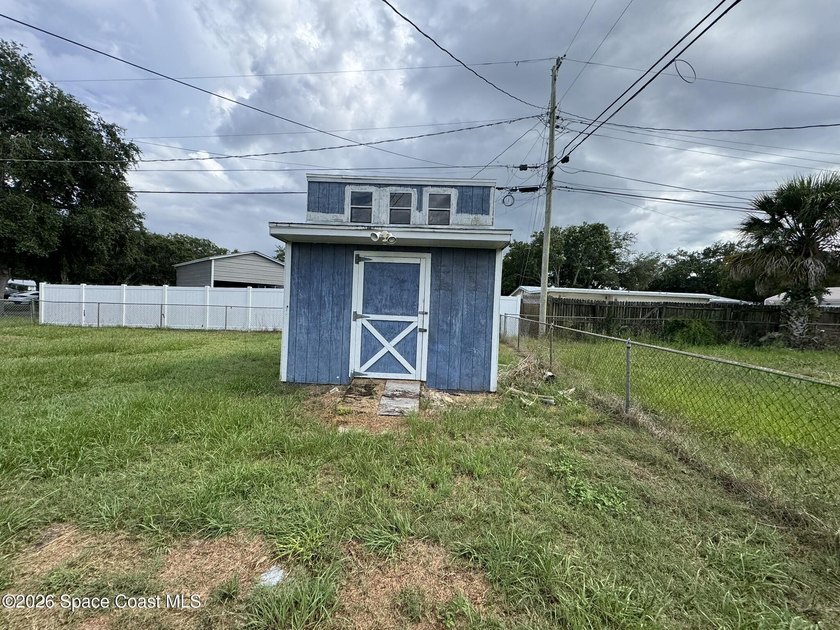 No HOA! Enjoy a light and bright interior with a fully fenced - photo 17