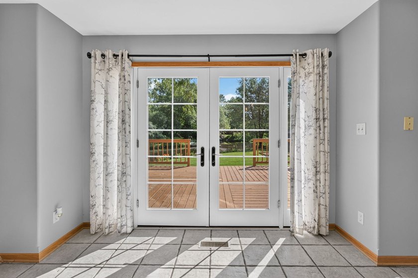 Welcome to this beautiful 4-bedroom, 2.5-bath home - located on - photo 31
