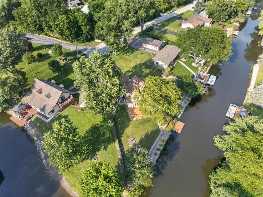Welcome to this beautiful 4-bedroom, 2.5-bath home - located on - photo 42