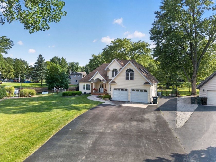 Welcome to this beautiful 4-bedroom, 2.5-bath home - located on - photo 44