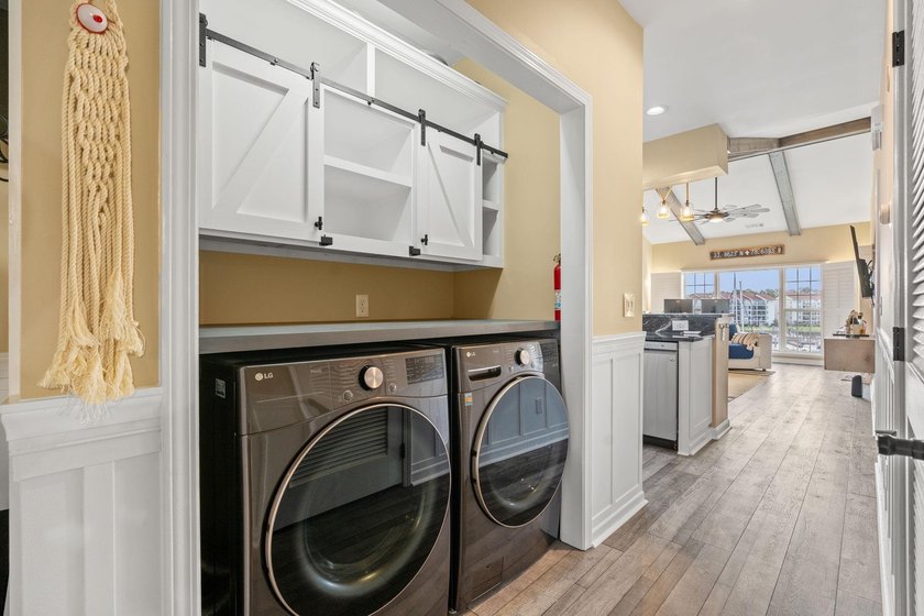 Fully Renovated Top-Floor Oasis with amazing ICW Views - - photo 8