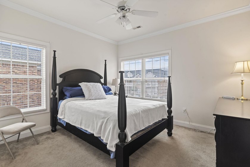 Gorgeous and well maintained two-bedroom, two full bath - photo 5