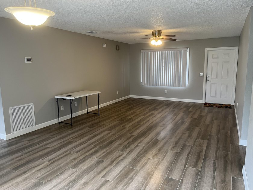 Tastefully updated 3 bedroom, 2 bath ranch on an oversized lot - photo 4