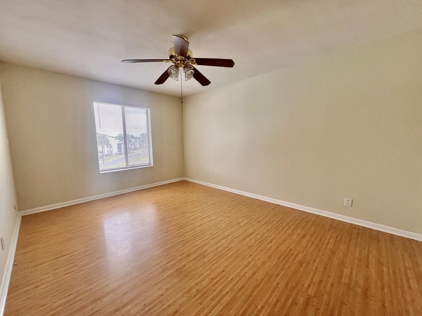 FOR SALE 2-Bedroom, 2-Bathroom Condo with Pool and Lake - photo 11