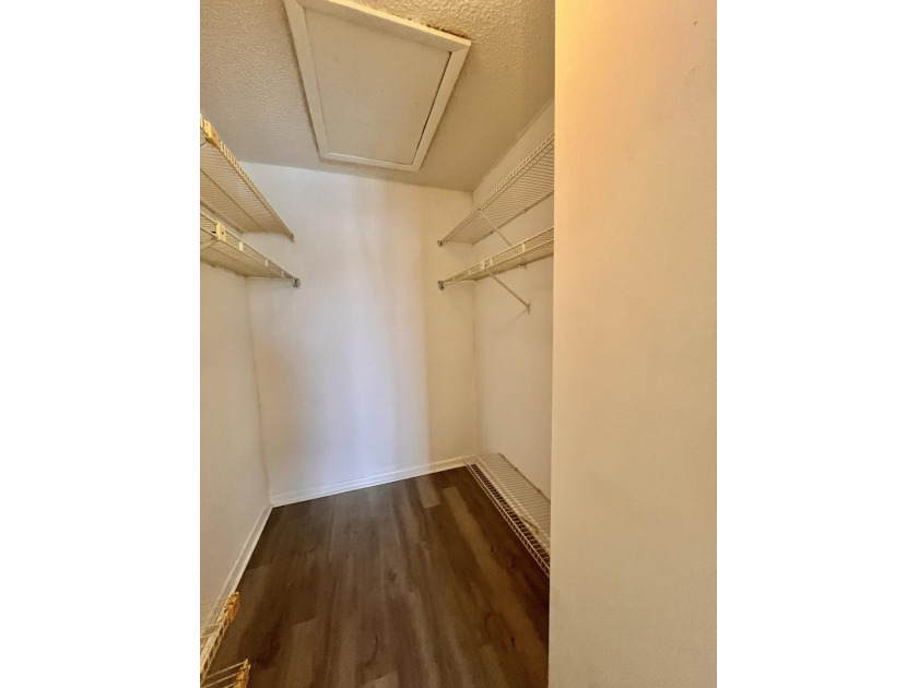 FOR SALE 2-Bedroom, 2-Bathroom Condo with Pool and Lake - photo 15