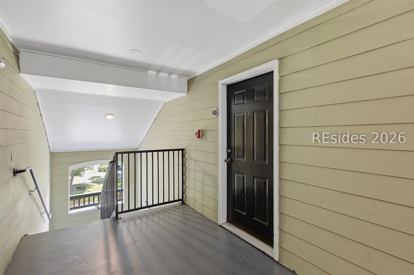 Welcome to this beautifully updated 3-bedroom, 2-bath villa - photo 30