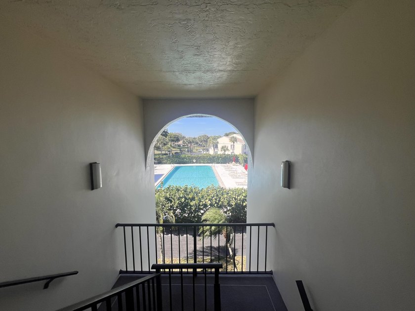 FOR SALE 2-Bedroom, 2-Bathroom Condo with Pool and Lake - photo 31