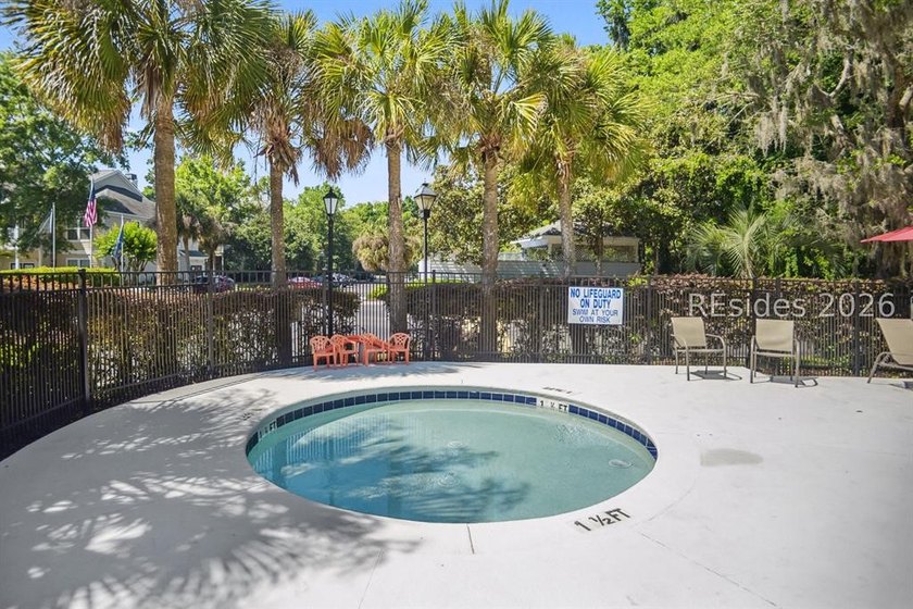 Welcome to this beautifully updated 3-bedroom, 2-bath villa - photo 33