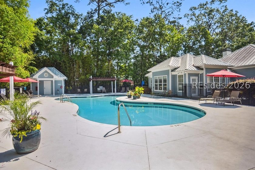 Welcome to this beautifully updated 3-bedroom, 2-bath villa - photo 35