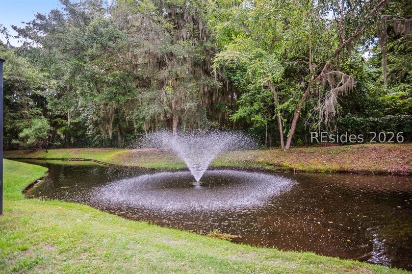 Welcome to this beautifully updated 3-bedroom, 2-bath villa - photo 38
