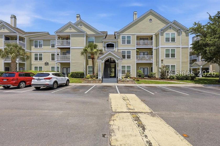 Welcome to this beautifully updated 3-bedroom, 2-bath villa - photo 41