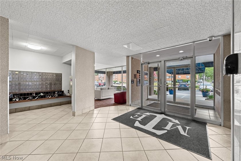 Welcome to Marine Towers East! This updated 1-bedroom, 1-bath - photo 2