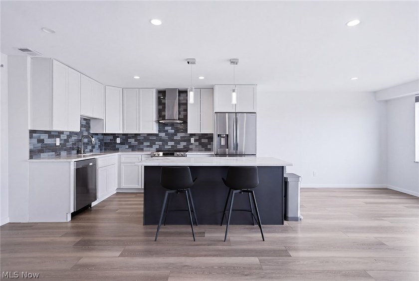 Welcome to Marine Towers East! This updated 1-bedroom, 1-bath - photo 8