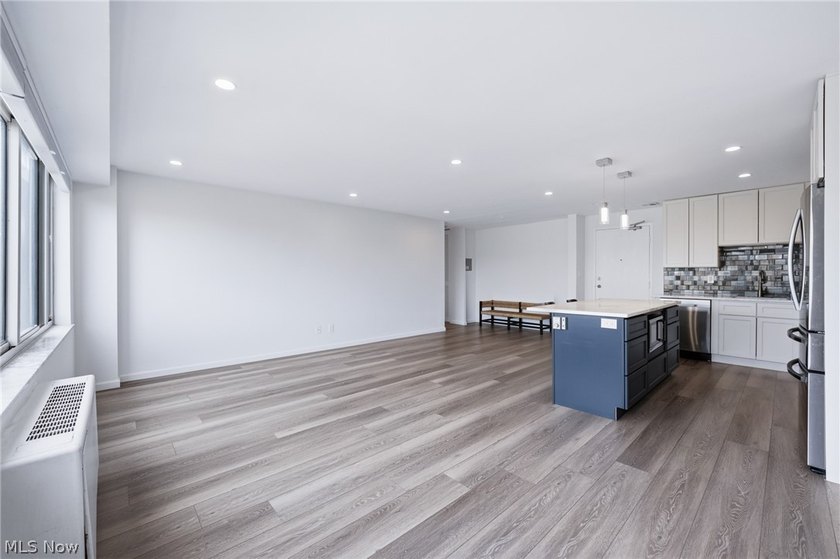 Welcome to Marine Towers East! This updated 1-bedroom, 1-bath - photo 10