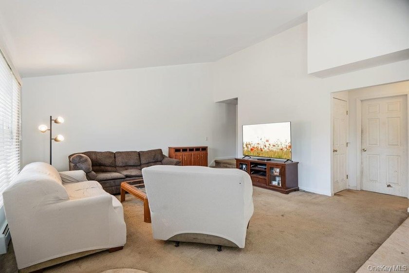 Welcome to this well maintained 3 bedroom, 2.5 bath home - photo 3