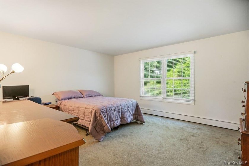 Welcome to this well maintained 3 bedroom, 2.5 bath home - photo 8