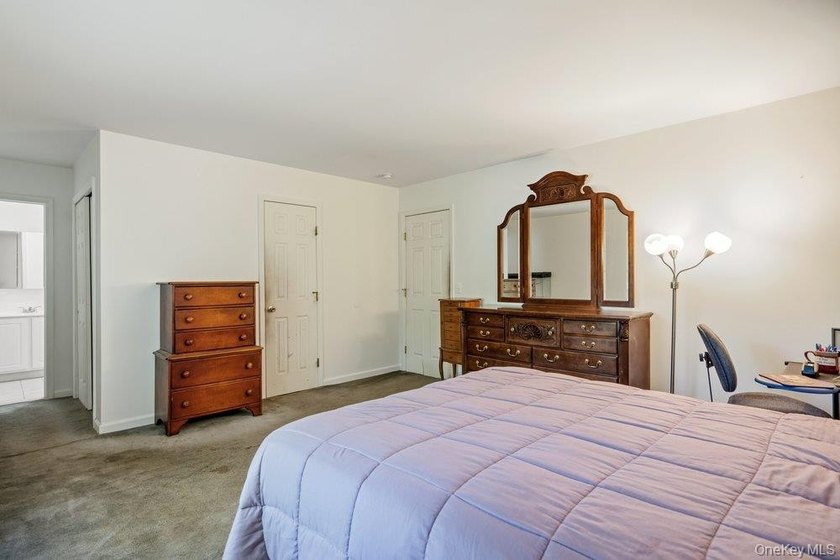 Welcome to this well maintained 3 bedroom, 2.5 bath home - photo 9