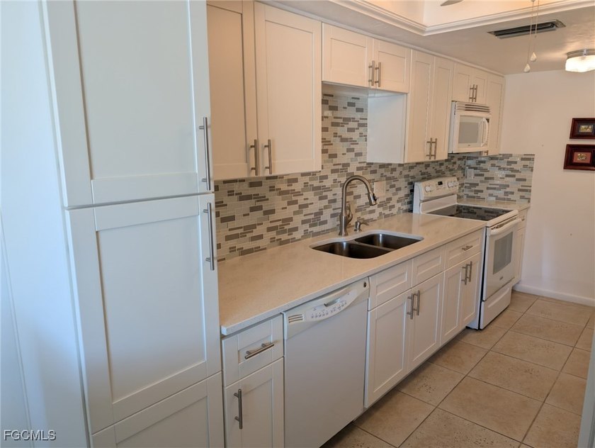 JUST REDUCED $24,000! Well priced and truly move-in ready, this - photo 7