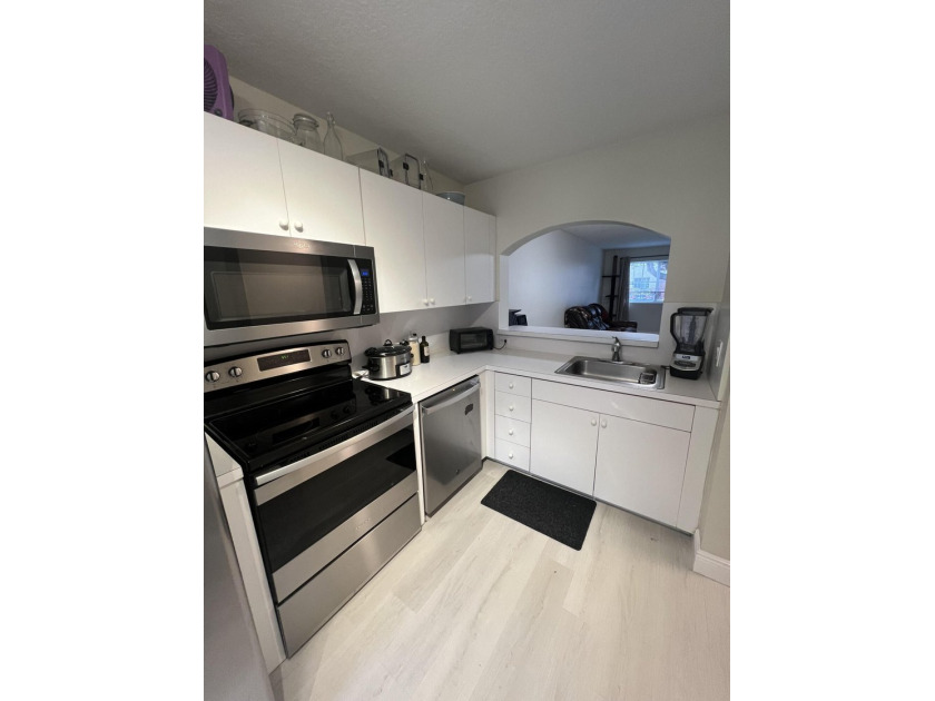 SELLER SAYS SELL! Assessment will be paid in full at closing! - photo 8