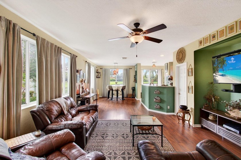 Beautifully maintained 3-bedroom, 2.5-bath townhome with a 1-car - photo 10
