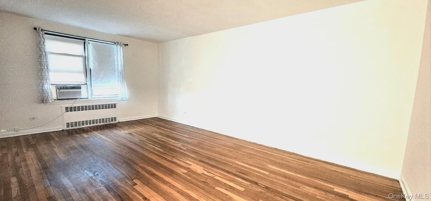 Beautifully maintained studio apartment located in the heart of - photo 4