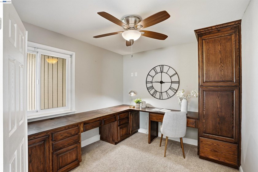 Experience the ultimate waterfront lifestyle at 5502 Drakes - photo 19