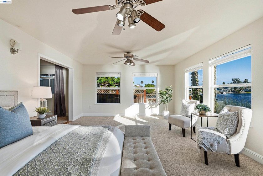 Experience the ultimate waterfront lifestyle at 5502 Drakes - photo 23