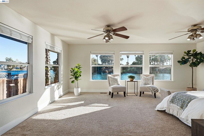 Experience the ultimate waterfront lifestyle at 5502 Drakes - photo 25