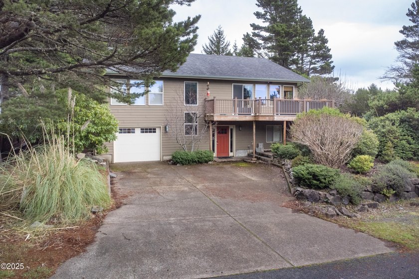 Ocean peaks and priced to sell at $749,900 for this Luxury - photo 5