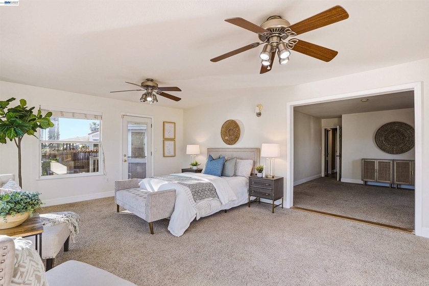 Experience the ultimate waterfront lifestyle at 5502 Drakes - photo 26
