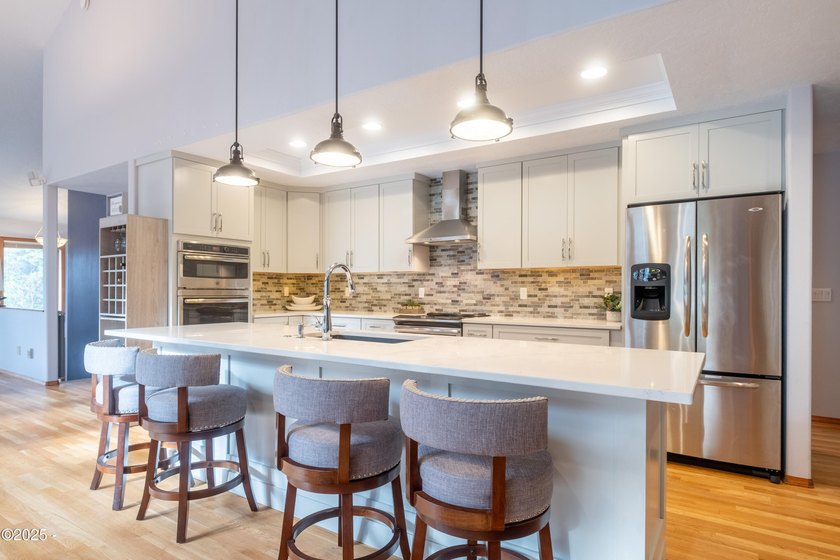 Ocean peaks and priced to sell at $749,900 for this Luxury - photo 10