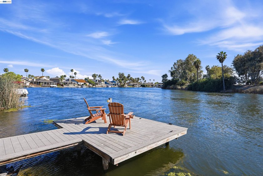 Experience the ultimate waterfront lifestyle at 5502 Drakes - photo 33