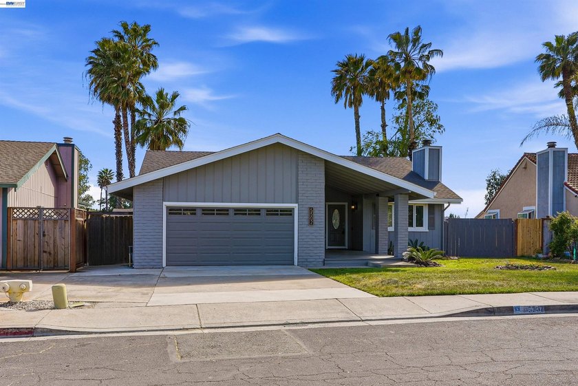 Experience the ultimate waterfront lifestyle at 5502 Drakes - photo 45