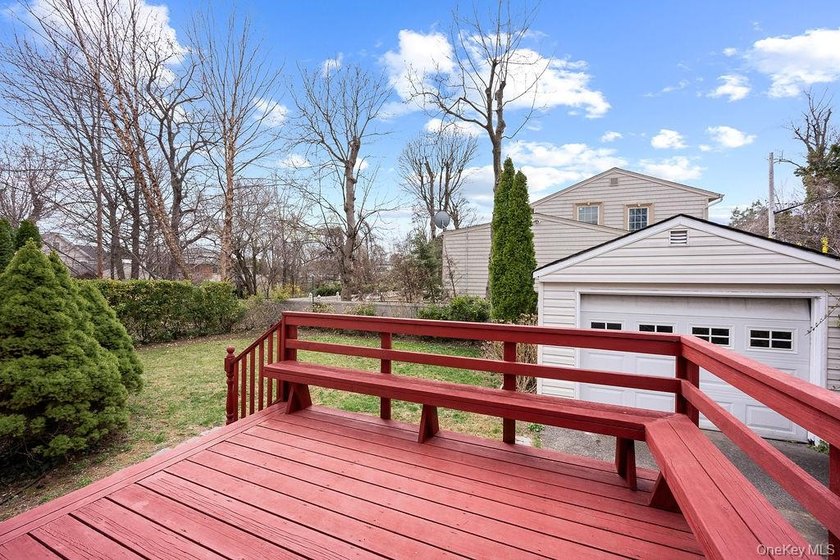 Unbeatable Location! Situated on a quiet cul-de-sac in the - photo 22