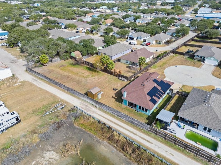 This stunning cul-de-sac 3/2/2 home has it all! Roll down storm - photo 22